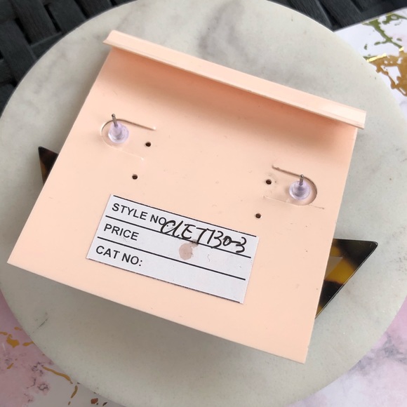 Tortoise Print Earrings - Picture 7 of 7